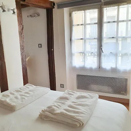 Exigehome-studio Cosy A 2 Pas Du Chateau De アパート ベルサイユ